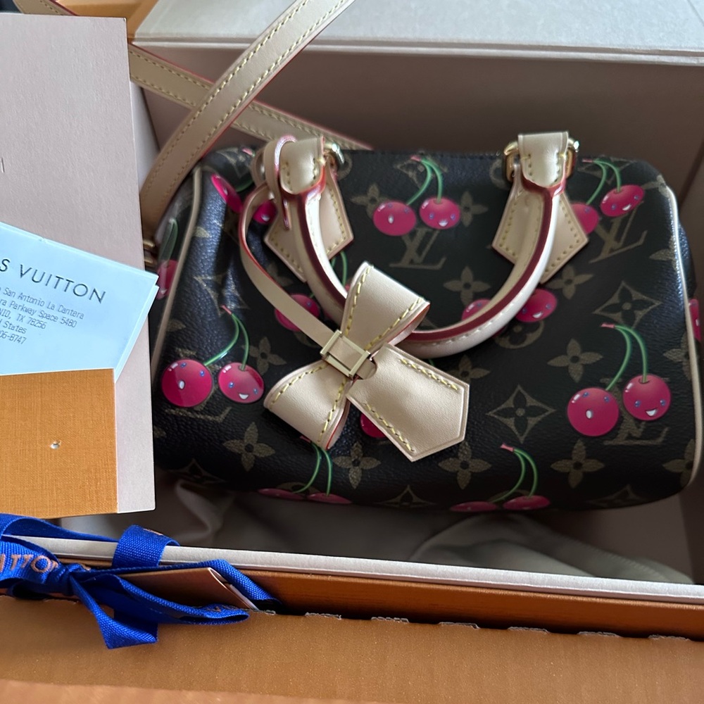 Louis Vuitton Cherry 🍒 Speedy 20 with all inclusions. Price is firm.